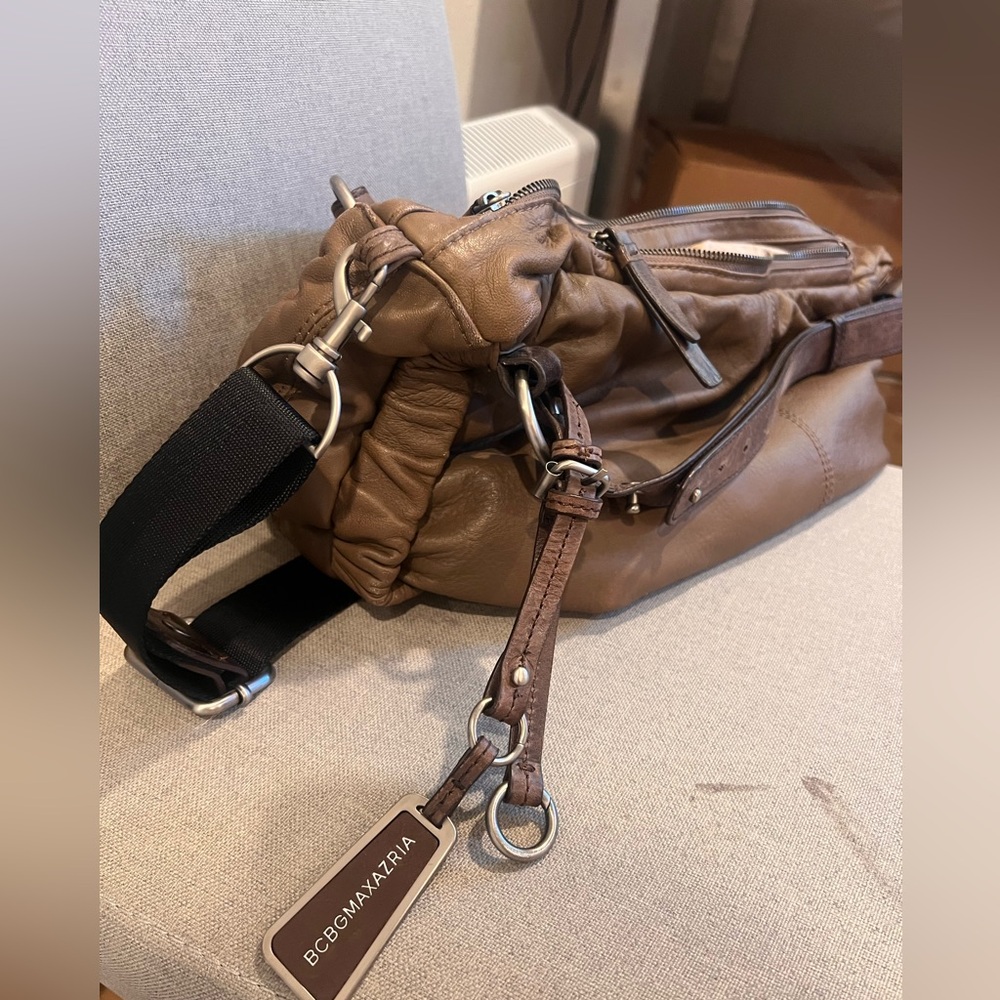 BCBGMAXAZRIA tan soft  leather large duffle bag hobo purse shoulder bag Vintage